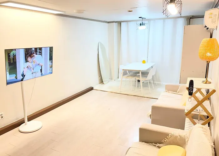 Gangnam 1min-cozy Studio-netflix-silver409 Seoel
